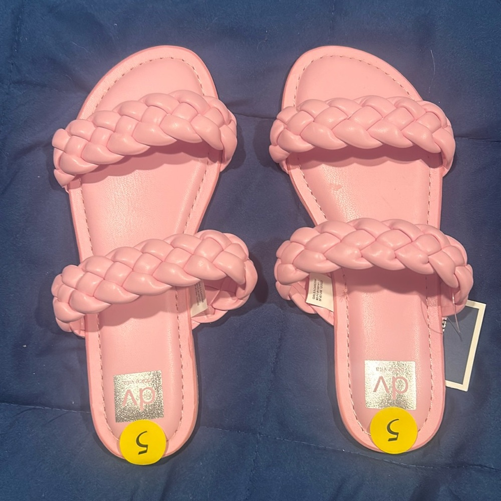 BRAND NEW size 5 Dolce Vita Sandals